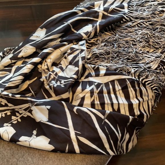 This is a gorgeous ESCADA Silk scarf - Picture 7 of 9